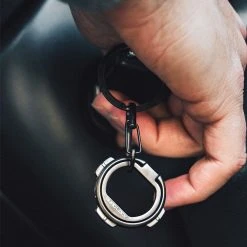 Quad Lock Phone Ring / Stand -Quad Lock Case Shop SCA 653991 05 hi res